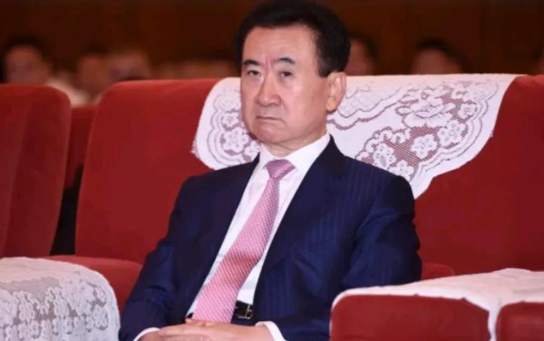 中国股票配资网在线登录 万达负债300亿王健林近照暴瘦、神情憔悴，地产大佬恐被时代淘汰